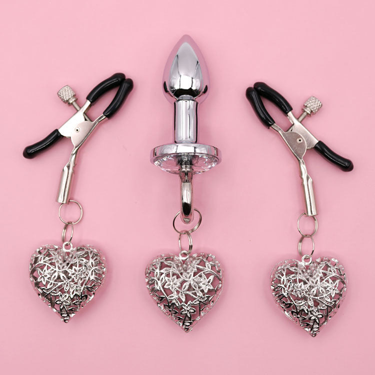 Texture detail of Nipple Clamps & Anal Plug Set - Chain Link w/Lube for BDSM